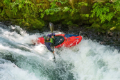 The Pyranha ReactR has defined hull rails that provide control in harder whitewater
